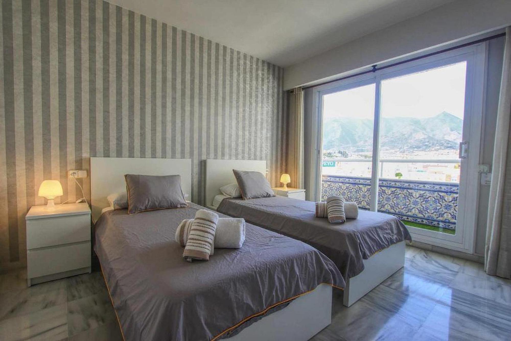 1149 Unique Beachfront Penthouse Center 400m2 Appartement *