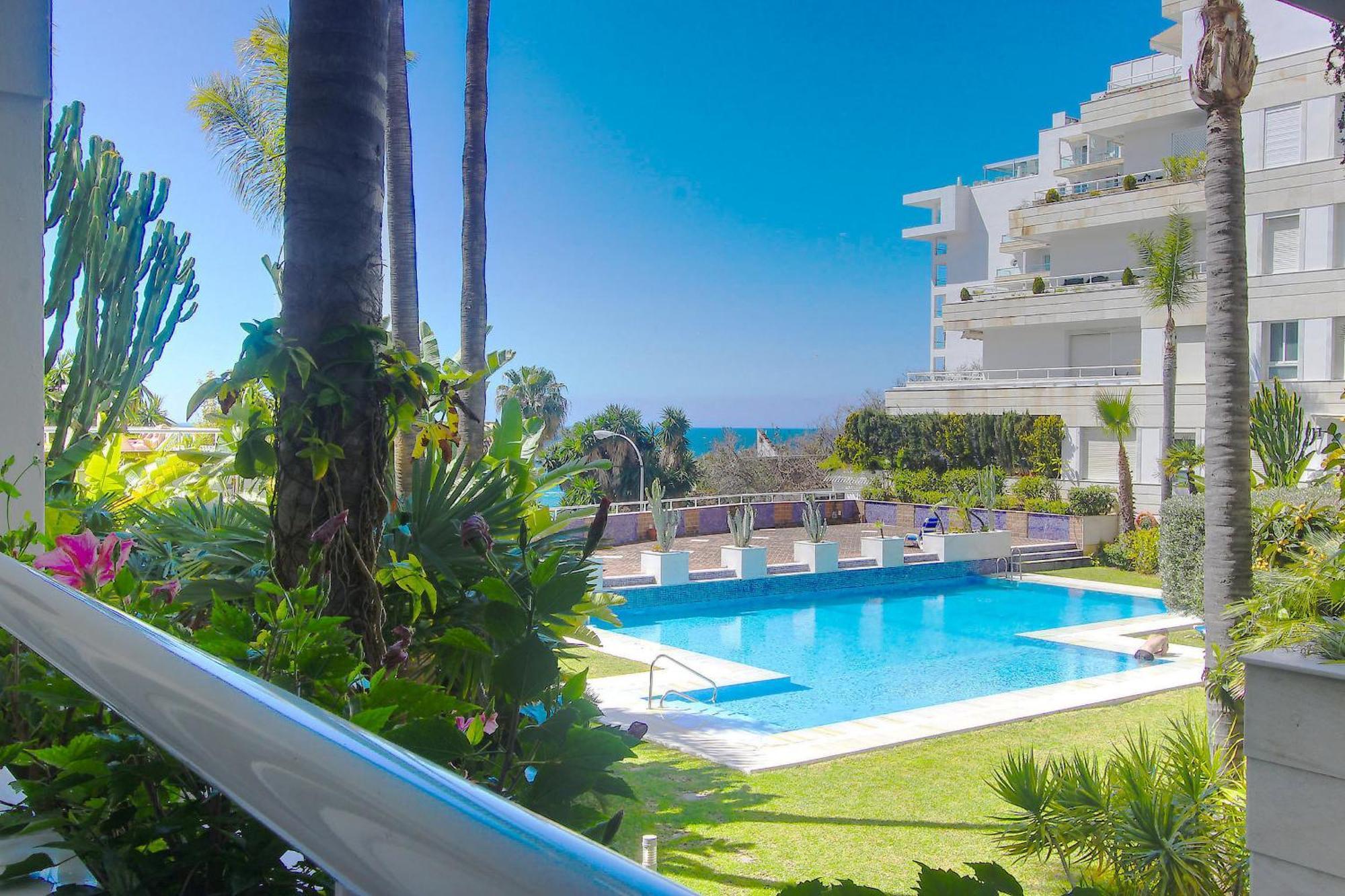 1149 Unique Beachfront Penthouse Center 400m2 Appartement Marbella