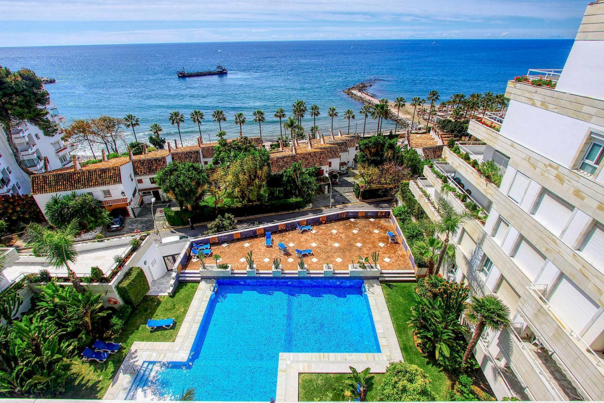 Apartment 1149 Unique Beachfront Penthouse Center 400m2 Marbella