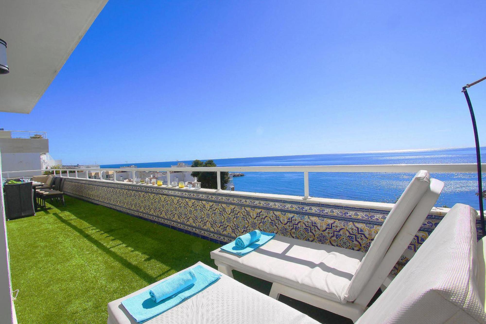 1149 Unique Beachfront Penthouse Center 400m2 Apartment