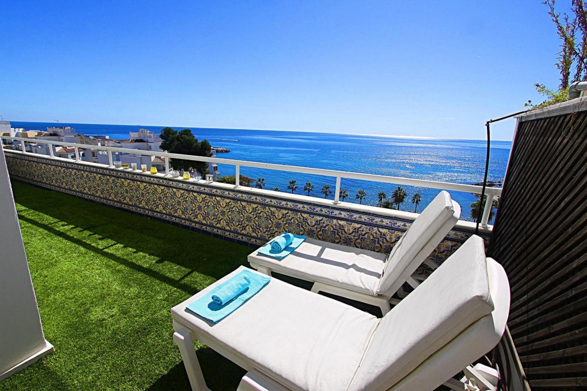 1149 Unique Beachfront Penthouse Center 400m2